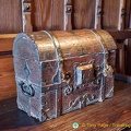 Marksburg - Gothic chest in the Great Banqueting Hall